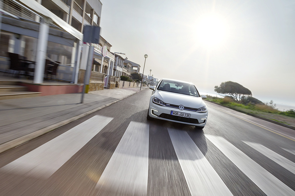 Vistvænir Volkswagen á siglingu.