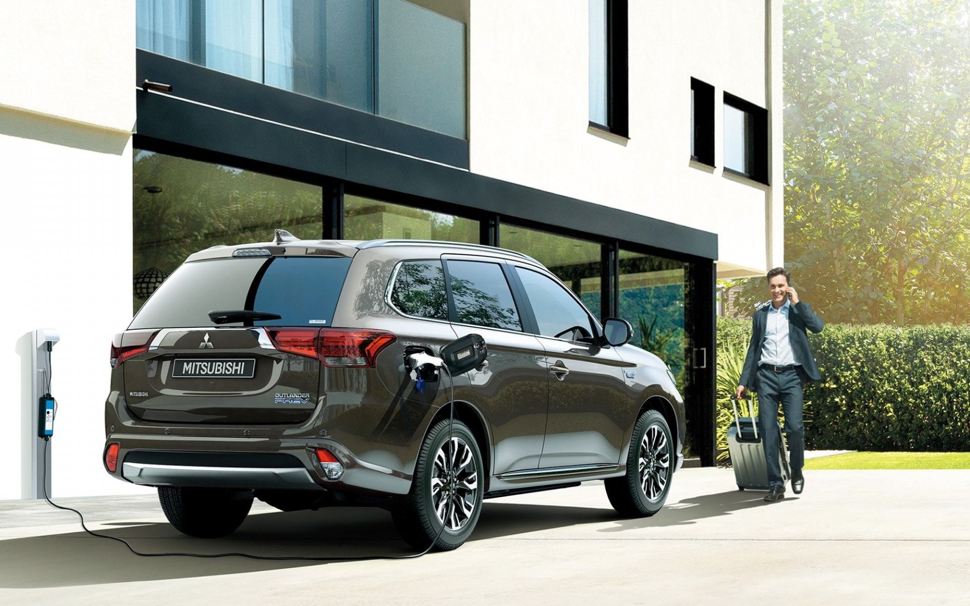 Mitsubishi Outlander PHEV mest seldi tengiltvinnbíllinn!